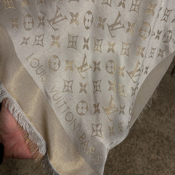 Louis Vuitton Silver Monogram Scarf - Picture 2 of 5